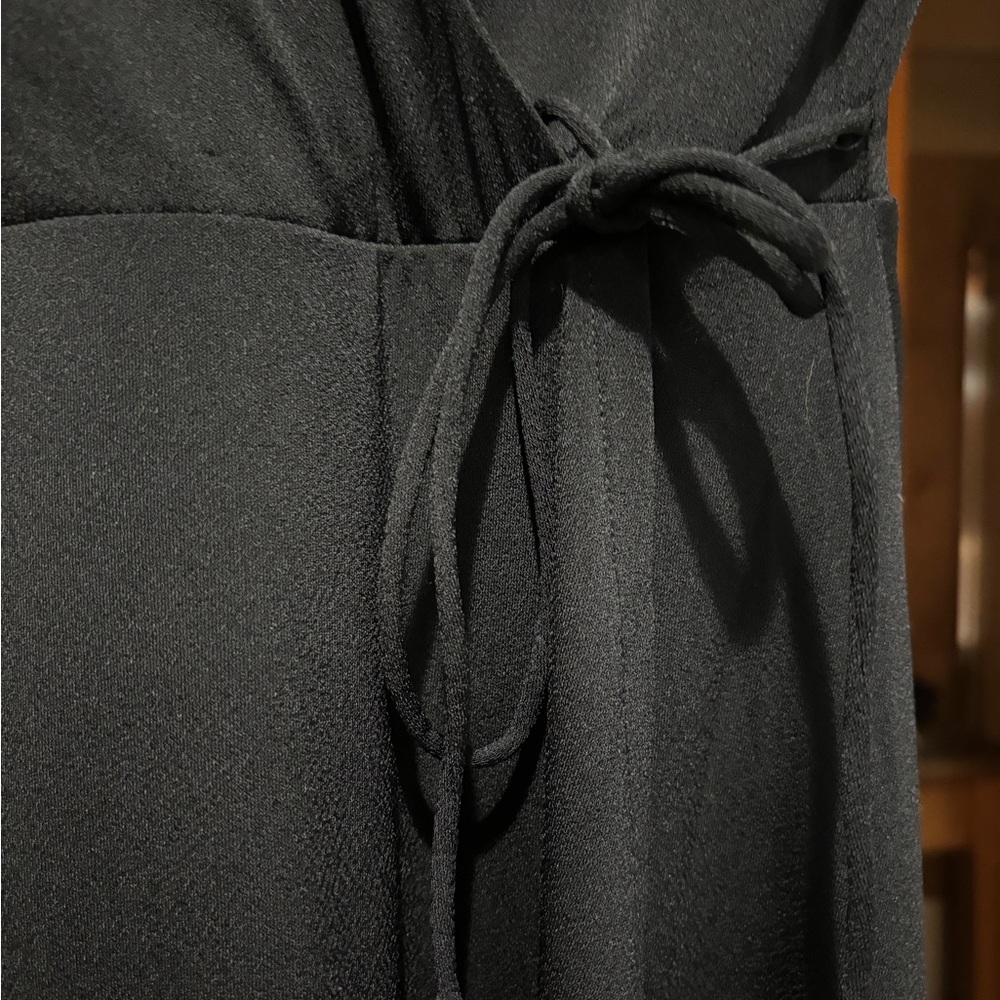 Stunning EUC H&M wrap dress with tie front - Picture 2 of 7
